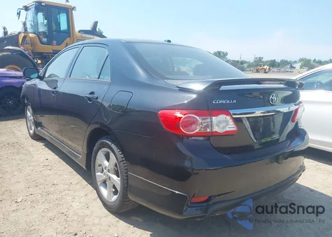 2011 Toyota Corolla S z USA, uszkodzony, nr VIN 2T1BU4EE9BC603675